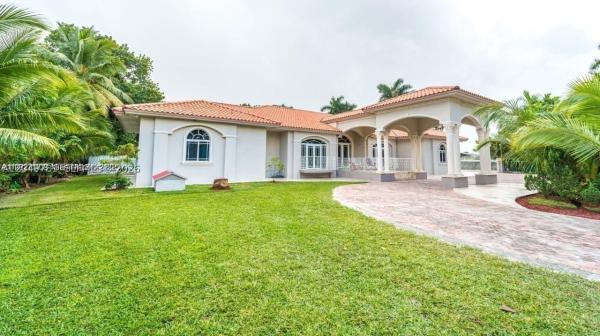 18390 SW 200th St, Unincorporated Dade County, Florida 33187, image 1