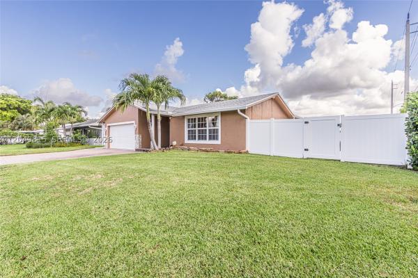 Waterford Homes, 2403 SW 12th Ct, Deerfield Beach, Florida 33442, image 3
