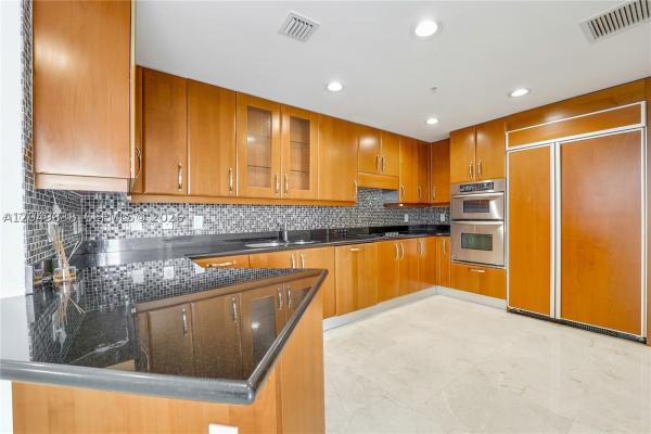 The Parc At Turnberry Isle, 19400 Turnberry Way #321, Aventura, Florida 33180, image 2