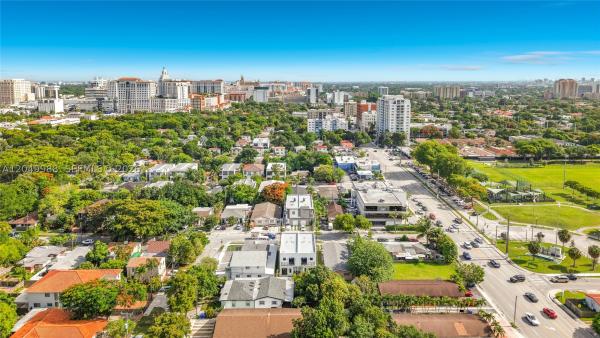 Douglas Manor, 3730 SW 28th St, Miami, Florida 33134, image 2