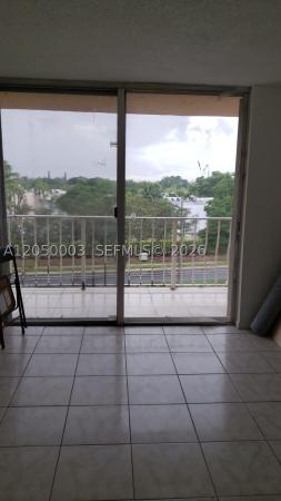 Breakwaters Of The Palm Beaches, 500 Executive Center Dr #4E, West Palm Beach, Florida 33401, image 2