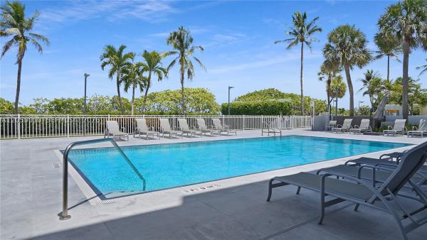 Vendome Place, 4301 Collins Ave #403, Miami Beach, Florida 33140, image 3