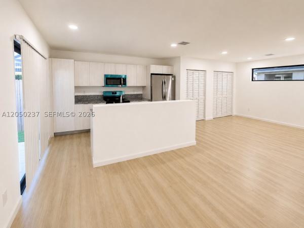 552 NW 7th St #6, Florida City, Florida 33034, image 2