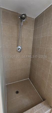 Kimberly Lake Villas, 4081 NE 14th Ave, Oakland Park, Florida 33334, image 2