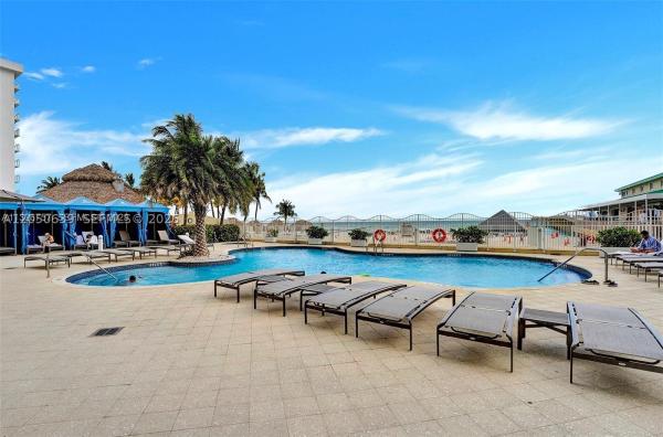 La Perla, 16699 Collins Ave #1605, Sunny Isles Beach, Florida 33160, image 3
