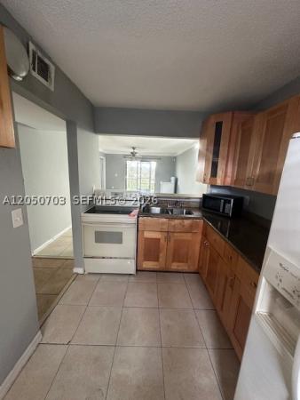20800 NE 8th Ct #105-17, Unincorporated Dade County, Florida 33179, image 3