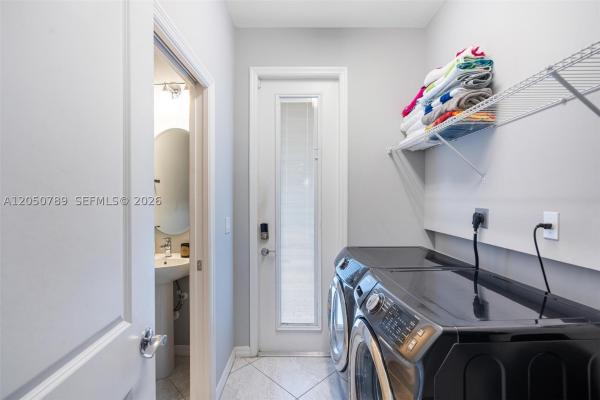 Parkview At Hillcrest, 3944 Poinciana Ln, Hollywood, Florida 33021, image 2