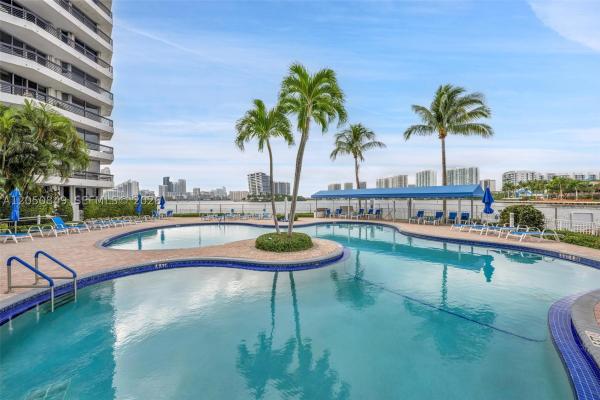 Mystic Pointe Tower 500, 3530 Mystic Pointe Dr #710, Aventura, Florida 33180, image 2
