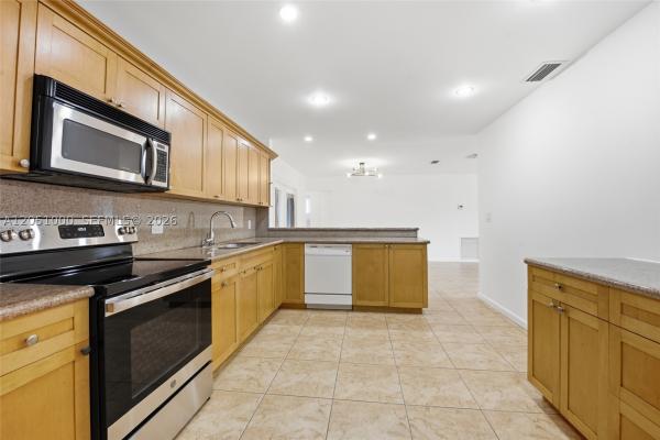 Sunset Isles, 2901 Cleveland St, Hollywood, Florida 33020, image 3