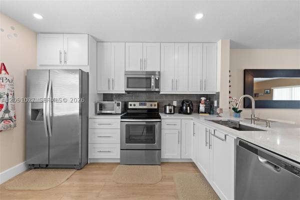 Malibu Bay, 542 NW 208th Ter, Pembroke Pines, Florida 33029, image 3