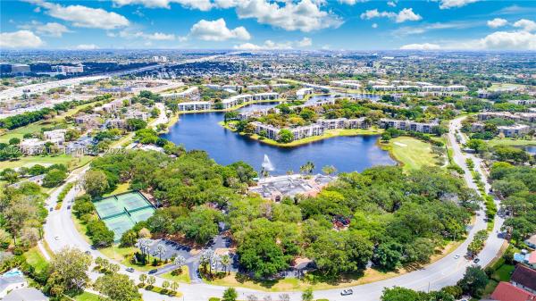 Poinciana Place Of Pine Island Ridge, 9460 Poinciana Pl #310, Davie, Florida 33324, image 2