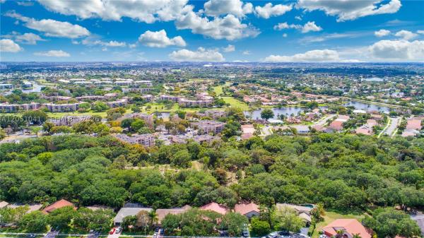 Poinciana Place Of Pine Island Ridge, 9460 Poinciana Pl #310, Davie, Florida 33324, image 3