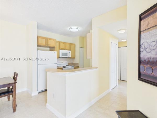 Valencia, 6001 SW 70th St #502, South Miami, Florida 33143, image 2