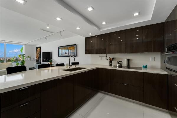 South Pointe Towers, 400 S Pointe Dr #1805, Miami Beach, Florida 33139, image 2