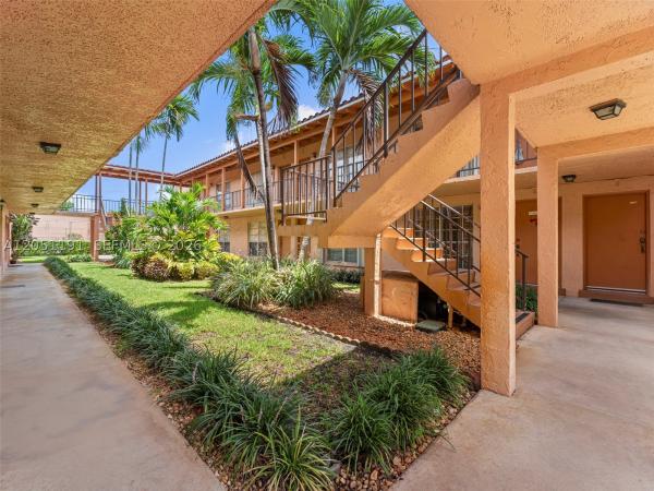 Cypress Village, 7220 Fairway Dr #G3, Miami Lakes, Florida 33014, image 3