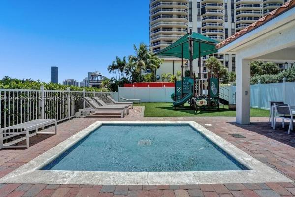Hamptons South, 20201 E Country Club Dr #1502, Aventura, Florida 33180, image 2