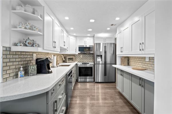 Arlen House Central, 300 Bayview Dr #903, Sunny Isles Beach, Florida 33160, image 3