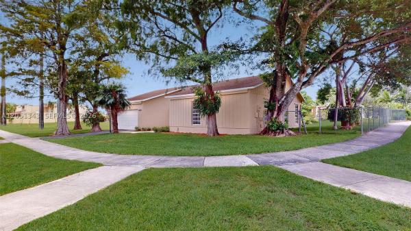 10251 SW 80th St, Unincorporated Dade County, Florida 33173, image 1