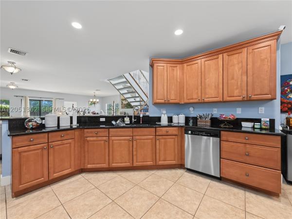 The Oaks At Hidden Harbour, 2908 Hidden Harbour Ct, Dania Beach, Florida 33312, image 3
