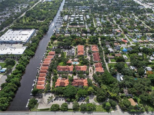 The Oaks At Hidden Harbour, 2908 Hidden Harbour Ct, Dania Beach, Florida 33312, image 2