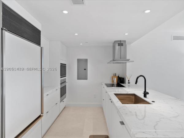 Icon Brickell Tower 2, 495 Brickell Ave #2305, Miami, Florida 33131, image 3