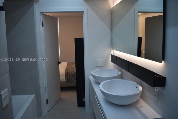 Akoya, 6365 Collins Ave #1211, Miami Beach, Florida 33141, image 1