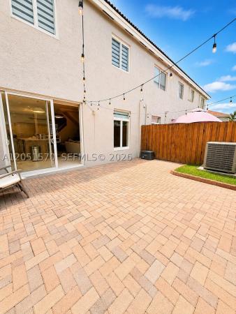 5724 NW 112th Pl, Doral, Florida 33178, image 2