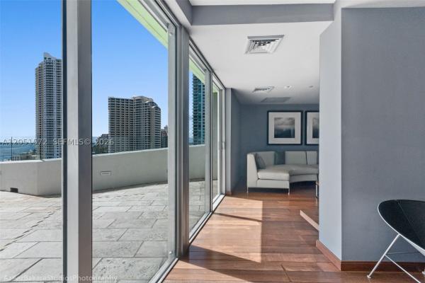 One Miami East, 335 S Biscayne Blvd #1600, Miami, Florida 33131, image 1