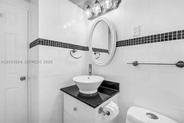 Kings Point Imperial, 220 Kings Point Dr #314, Sunny Isles Beach, Florida 33160, image 2