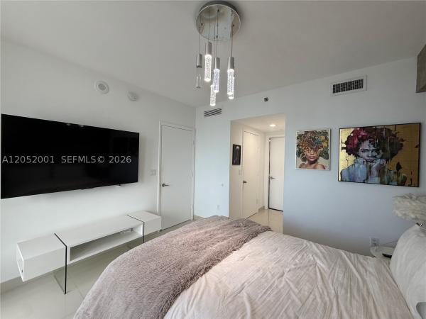 Icon Brickell Tower 1, 475 Brickell Ave #3207, Miami, Florida 33131, image 1