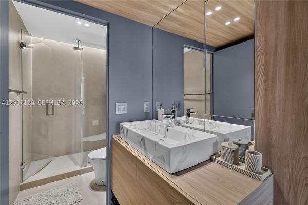 Arlen House Central, 300 Bayview Dr #916, Sunny Isles Beach, Florida 33160, image 3