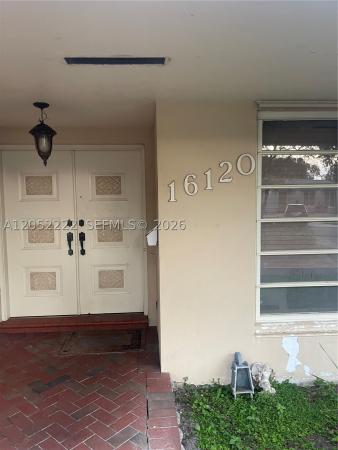 Loch Lomond, 16120 E Troon Cir, Miami Lakes, Florida 33014, image 2