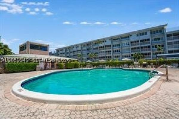 Gulfstream Garden, 329 SE 3rd St #502S, Hallandale Beach, Florida 33009, image 2