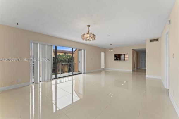 430 Commodore Dr #310, Sunrise, Florida 33325, image 2