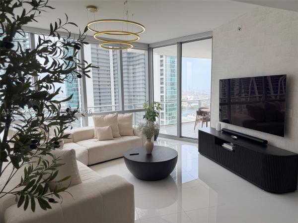 Paramount Miami Worldcenter, 851 NE 1st Ave #3003, Miami, Florida 33132, image 2