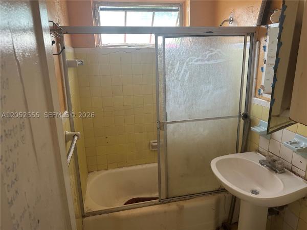 Rivera Manor, 440 NW 133rd St, North Miami, Florida 33168, image 3