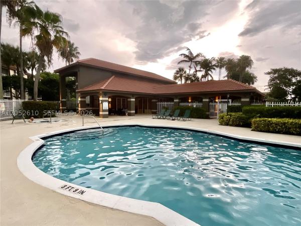 Pinehurst Club, 420 S Park Rd #2-108, Hollywood, Florida 33021, image 1