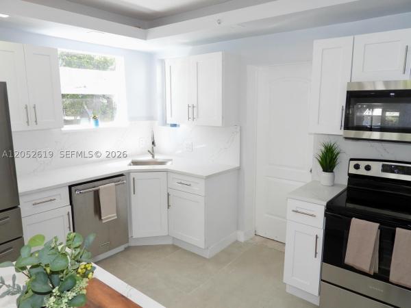 Hollywood Lakes, 715 Hollywood Blvd, Hollywood, Florida 33019, image 2