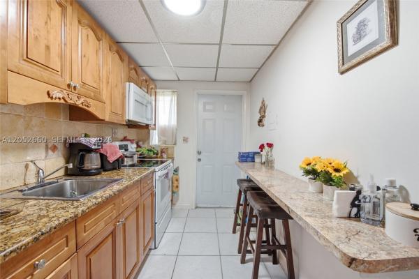 Floridian Arms, 1450 NE 170th St #209, North Miami Beach, Florida 33162, image 2