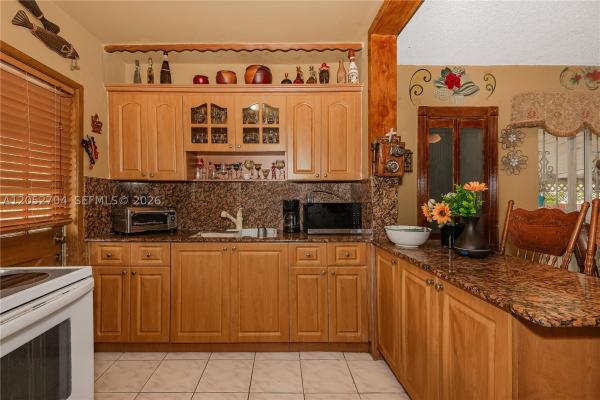 Deal Gardens, 225 E 43rd St, Hialeah, Florida 33013, image 3