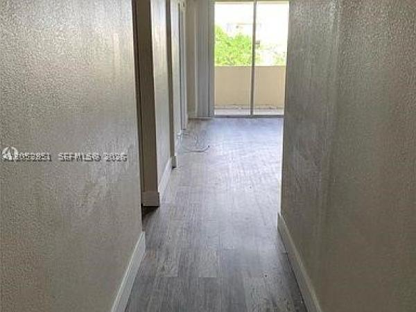 Samari Lake East, 10000 NW 80th Ct #2423, Hialeah Gardens, Florida 33016, image 2