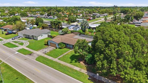 Pine Manor, 225 NW 15th St, Homestead, Florida 33030, image 2