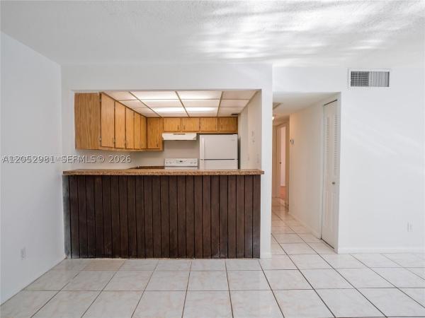 Hampton Court, 5801 Washington St #10, Hollywood, Florida 33023, image 2