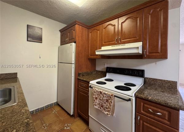 Cypress Village, 7208 Fairway Dr #I14, Miami Lakes, Florida 33014, image 2