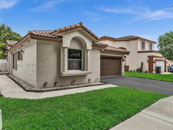 Lakes Of Newport, 7249 NW 1st Mnr, Plantation, Florida 33317, image 1