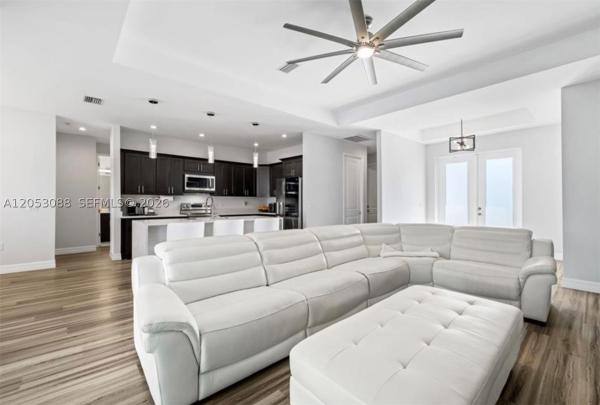 Cape Coral, 1017 NW 15th Ter, Cape Coral, Florida 33993, image 2