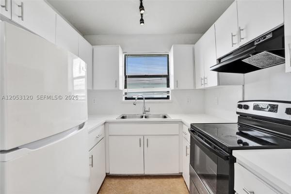 Hollywood Park, 2120 Thomas St #2122, Hollywood, Florida 33020, image 2