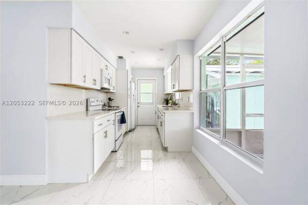 1427 Crest Dr, Lake Worth, Florida 33461, image 3