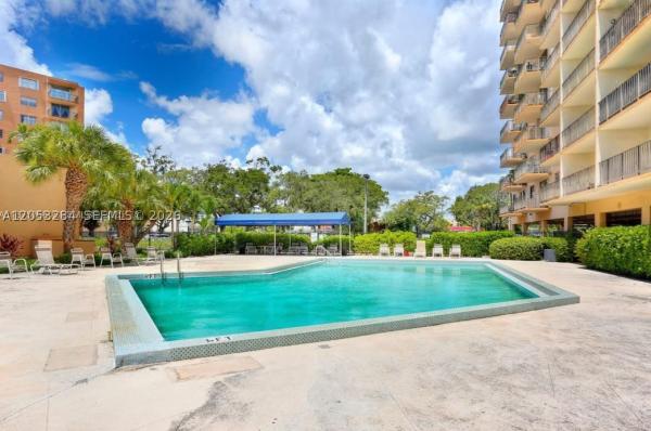 3 Horizons North, 1470 NE 125th Ter #812, North Miami, Florida 33161, image 2