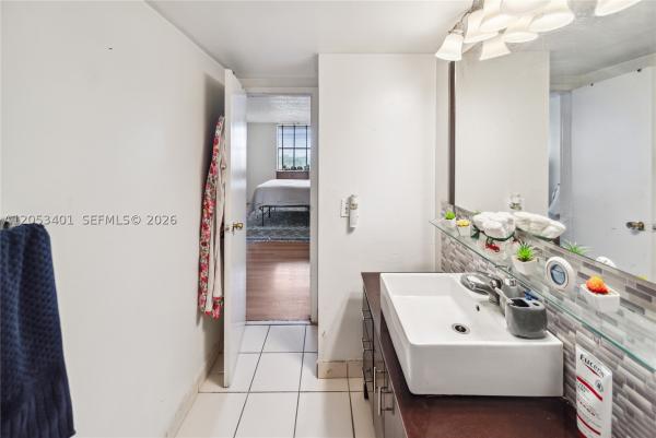 Sailboat Cay, 13499 Biscayne Blvd #703, North Miami, Florida 33181, image 3